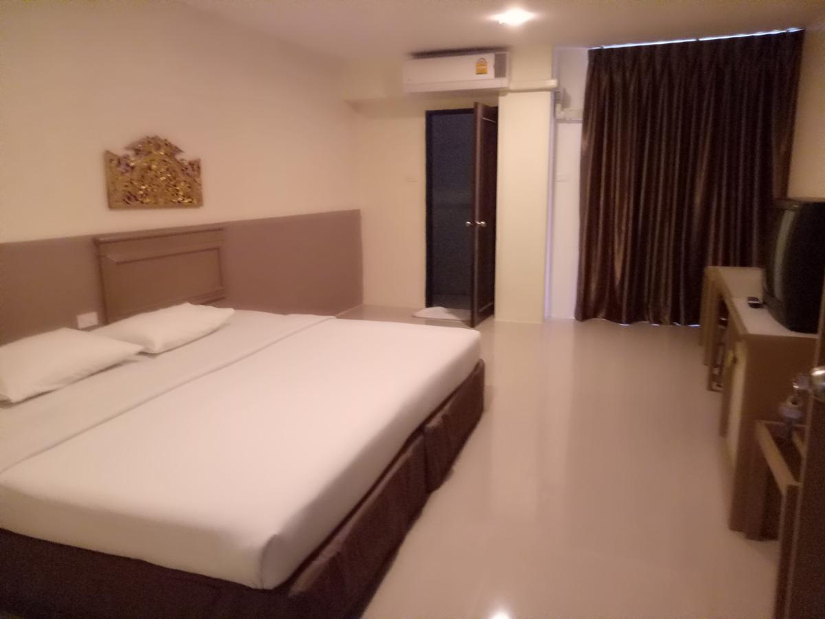Tongpoon Hotel Bangkok Exterior photo